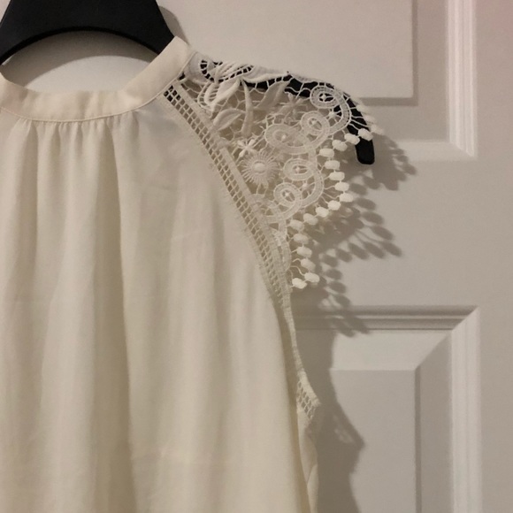 Express sleeveless blouse with lace details - Picture 5 of 7